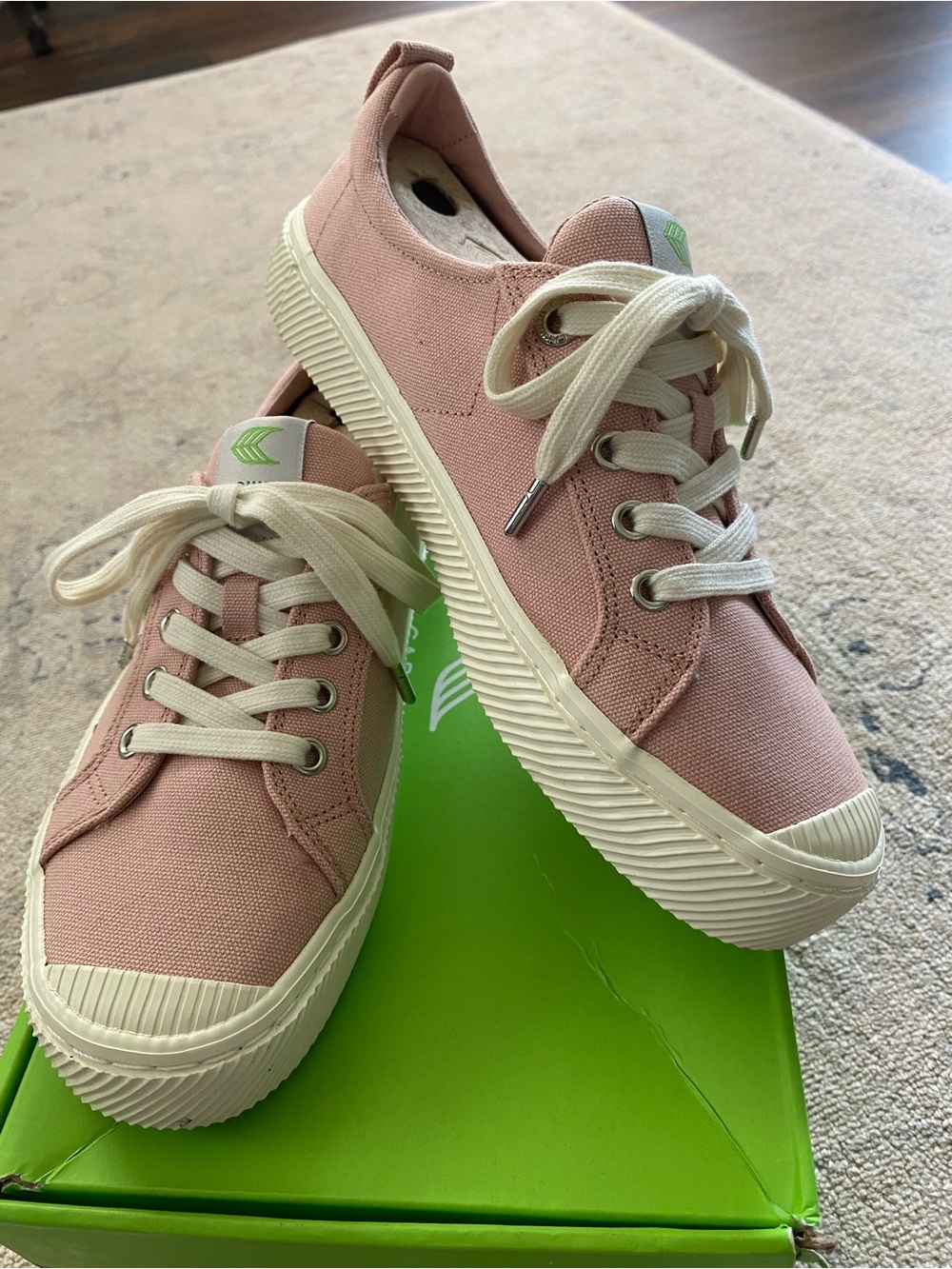 Cariuma Canvas Sneakers Rose Pink Size 8 Organic Cotton Platform